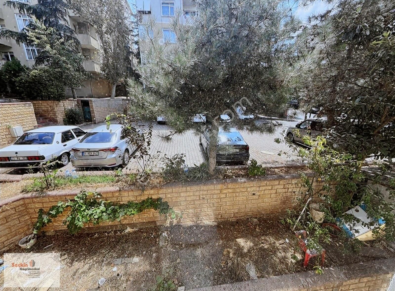 Maltepe Zümrütevlerde Kaleyurt Sitesi İçerisinde 3+1 2. Kat