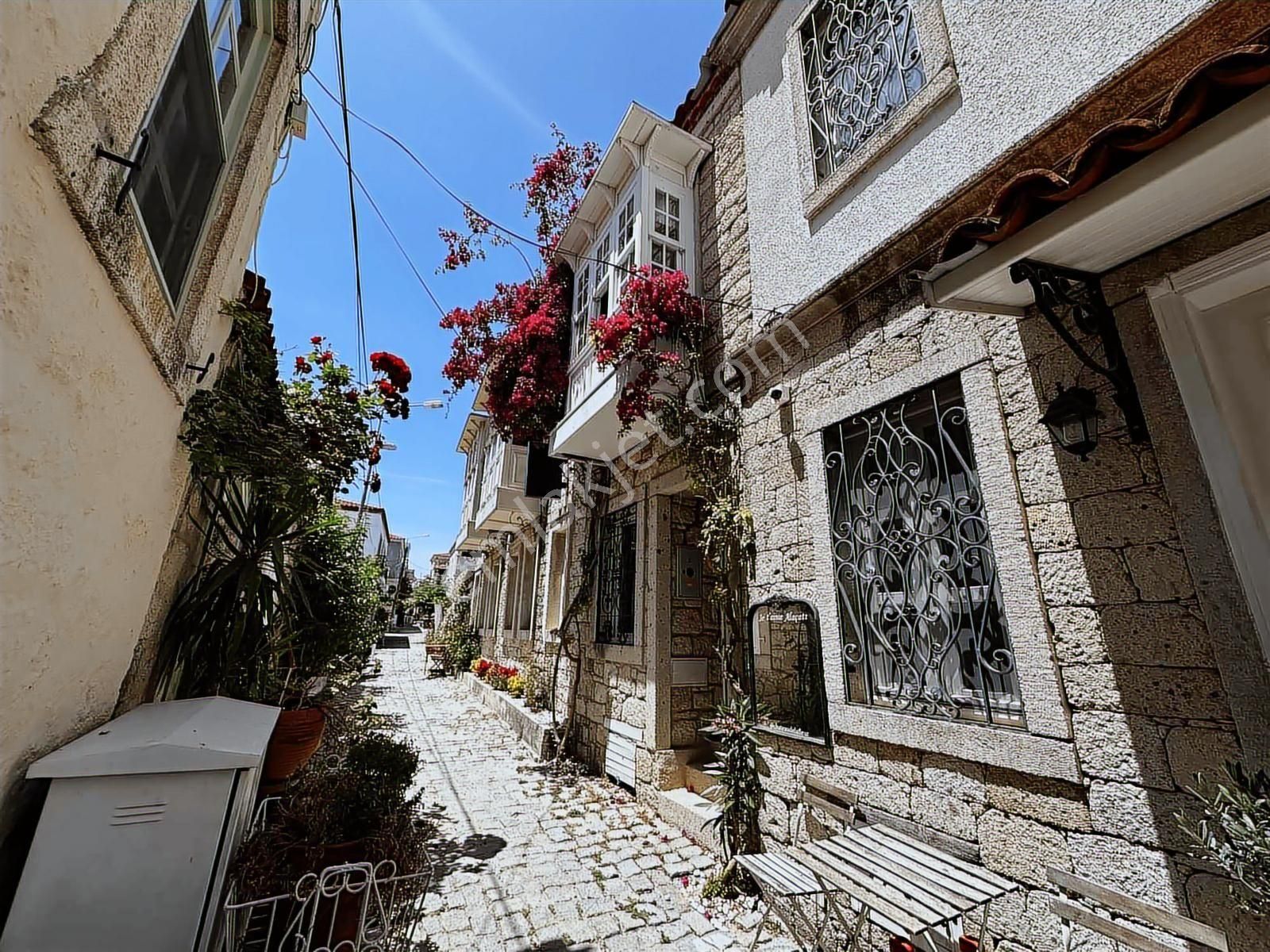 Çeşme Alaçatı Da Satılık Cumbalı Villa - Görsel 17