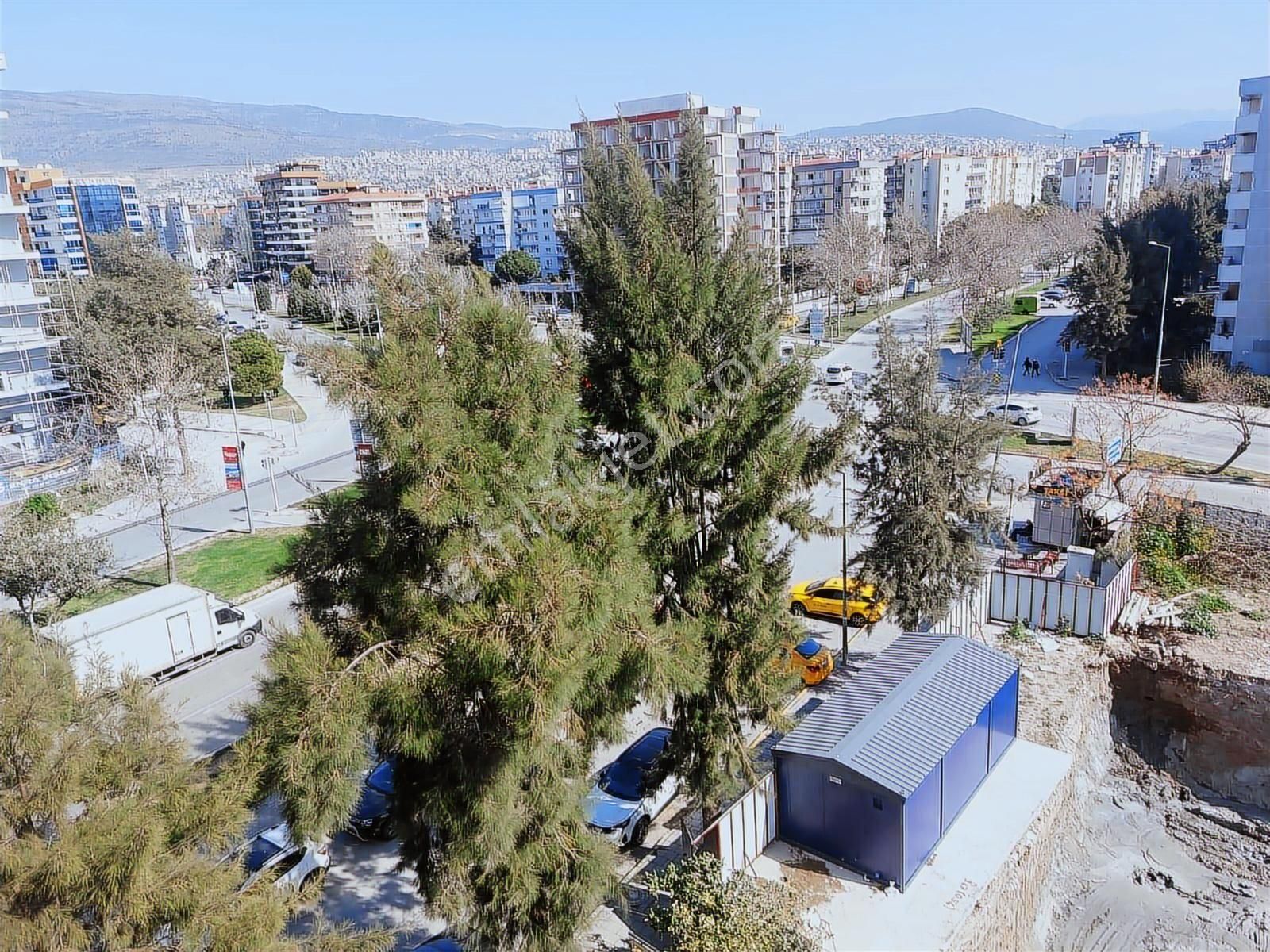 Bayraklı Mansuroğlunda Ön Cephe Ana Cadde Takasa Açık 3+1 Daire - Görsel 9