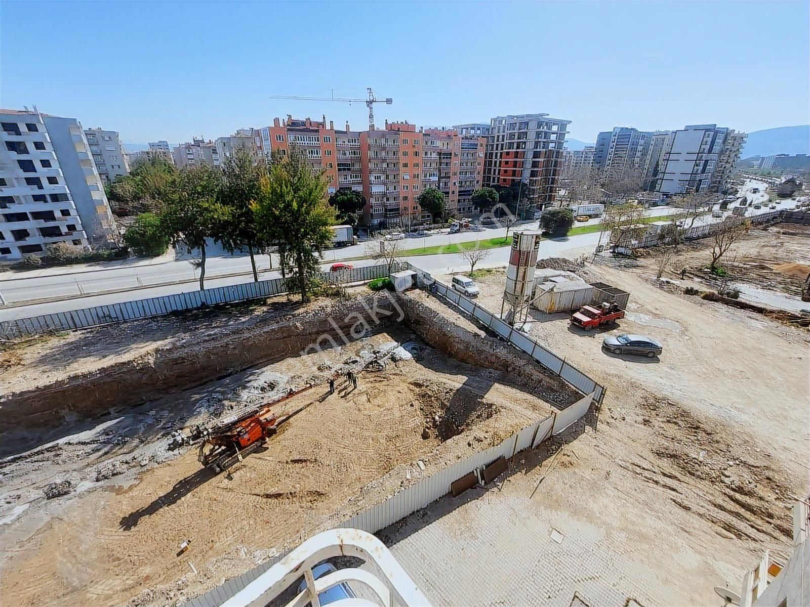 Bayraklı Mansuroğlunda Ön Cephe Ana Cadde Takasa Açık 3+1 Daire - Görsel 6