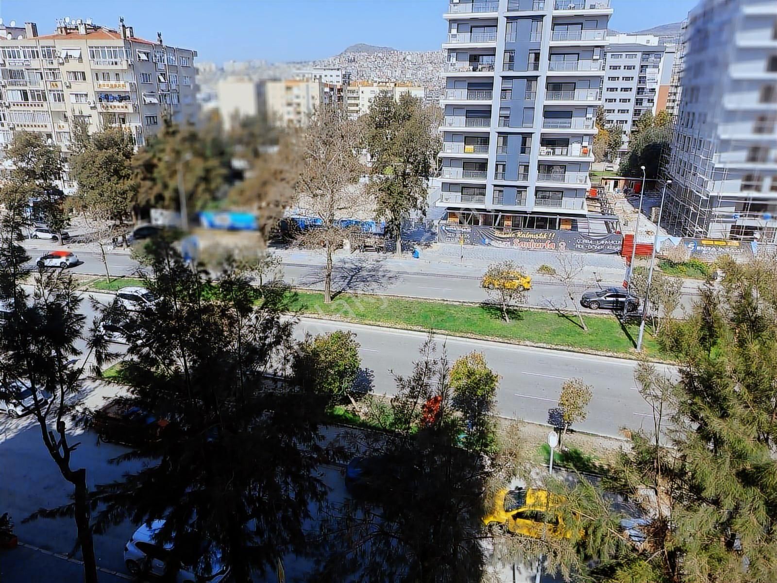 Bayraklı Mansuroğlunda Ön Cephe Ana Cadde Takasa Açık 3+1 Daire - Görsel 11