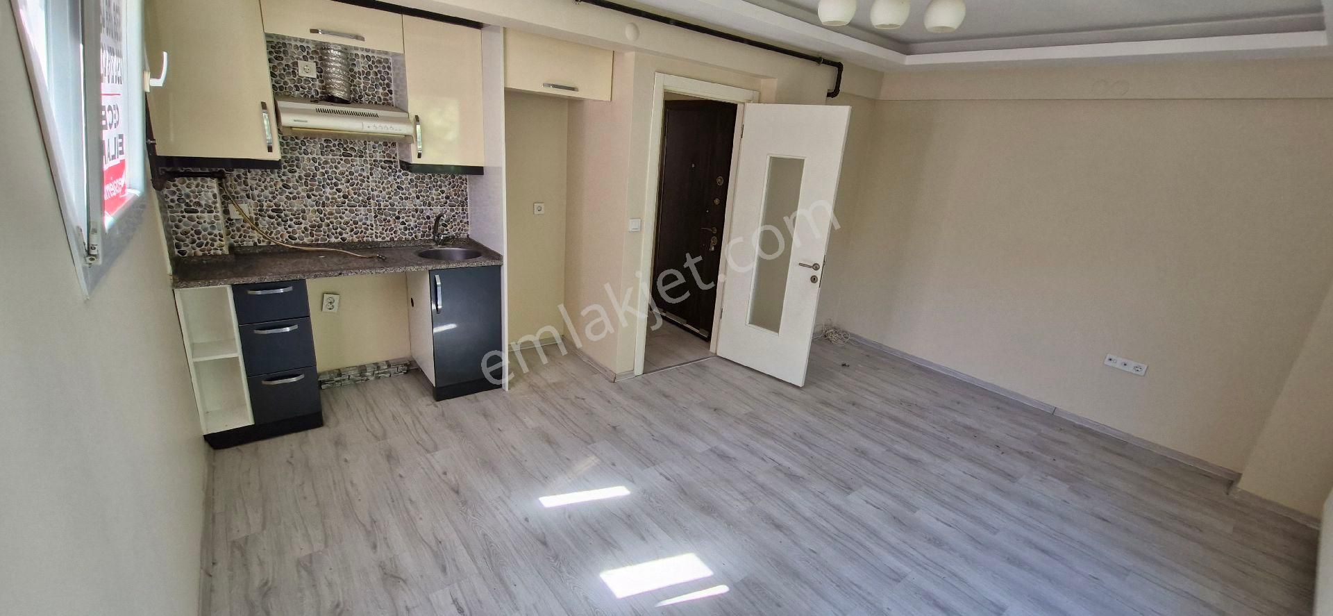 İzmir Balçova Eğitim Mah Doğalgazlı 11 Yıllık Asansörlü Kiralık Daire