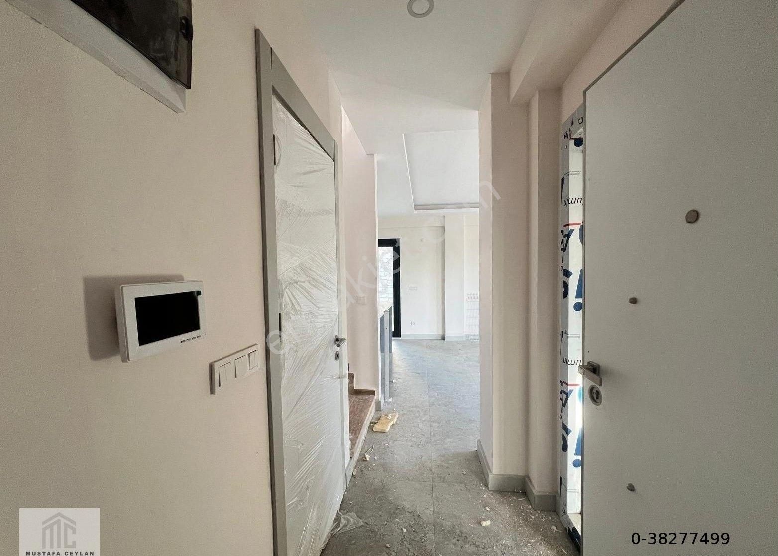 Seferihisar Akarcada 430m2 Arsa İçinde 4+1 Müstakil Villa /// Zemin Katta Yatak Odası Var - Görsel 12