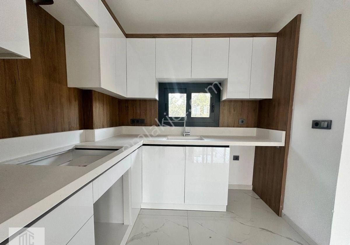 Seferihisar Doğanbey Cumhuriyette 3+1 Büyük Bahçeli Gebiş Odalı Villa - Görsel 30