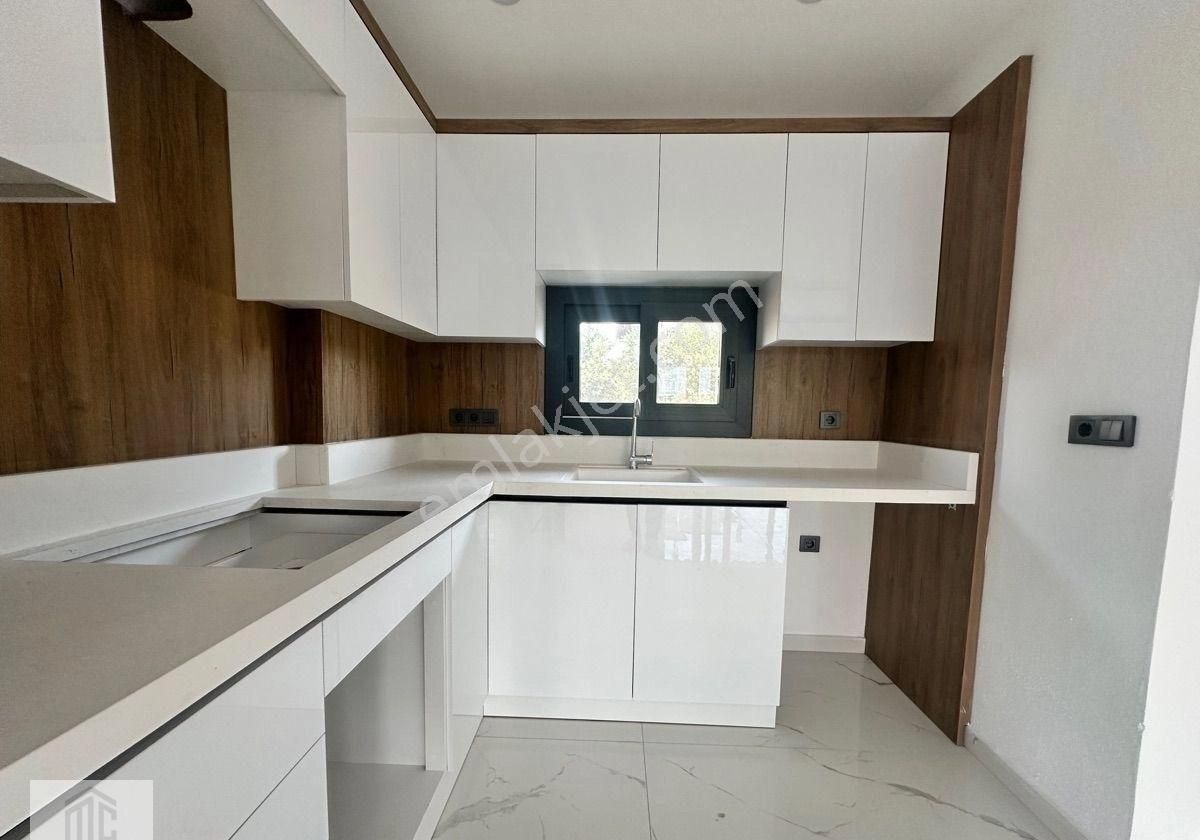 Seferihisar Doğanbey Cumhuriyette 3+1 Büyük Bahçeli Gebiş Odalı Villa - Görsel 20