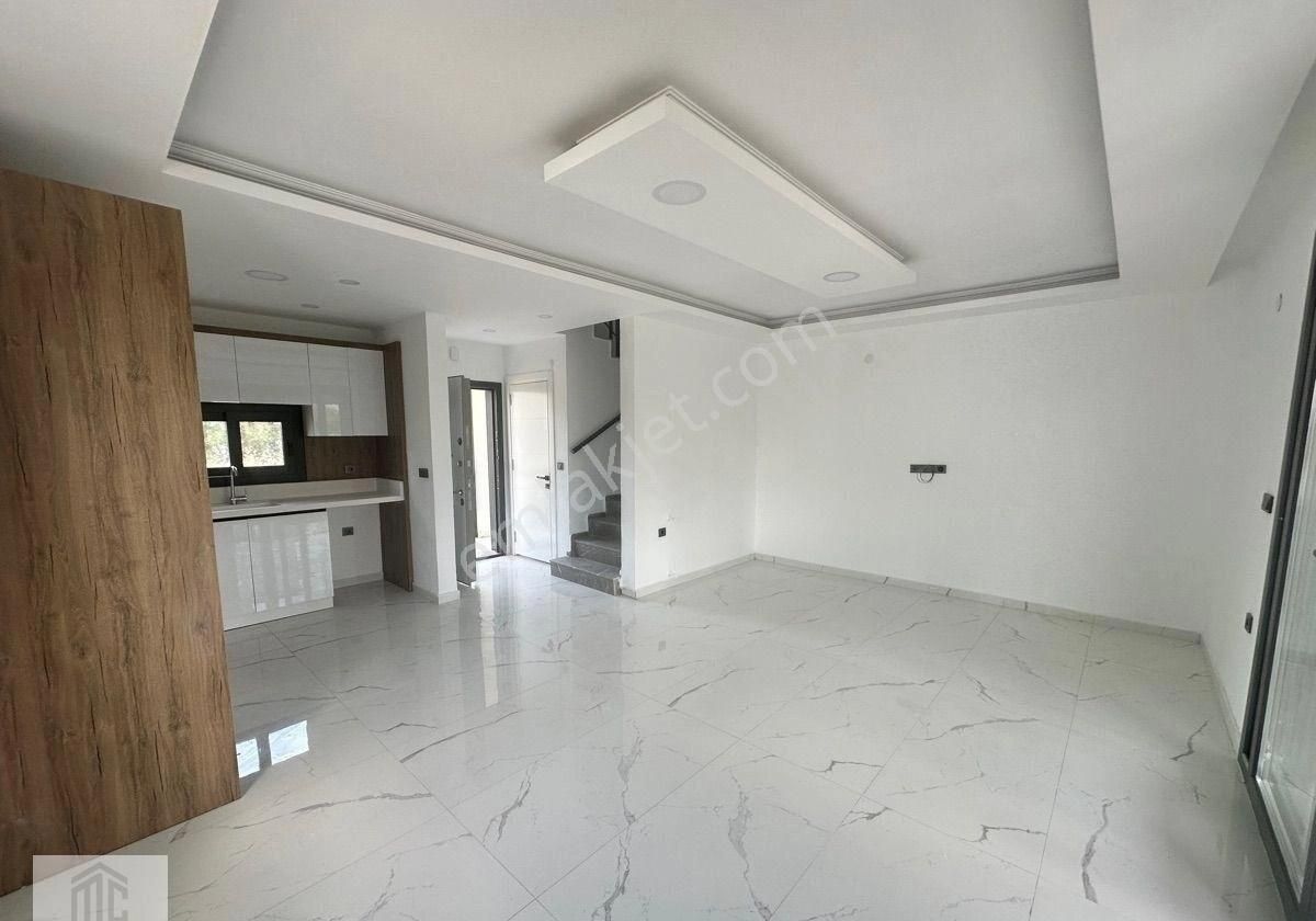 Seferihisar Doğanbey Cumhuriyette 3+1 Büyük Bahçeli Gebiş Odalı Villa - Görsel 23