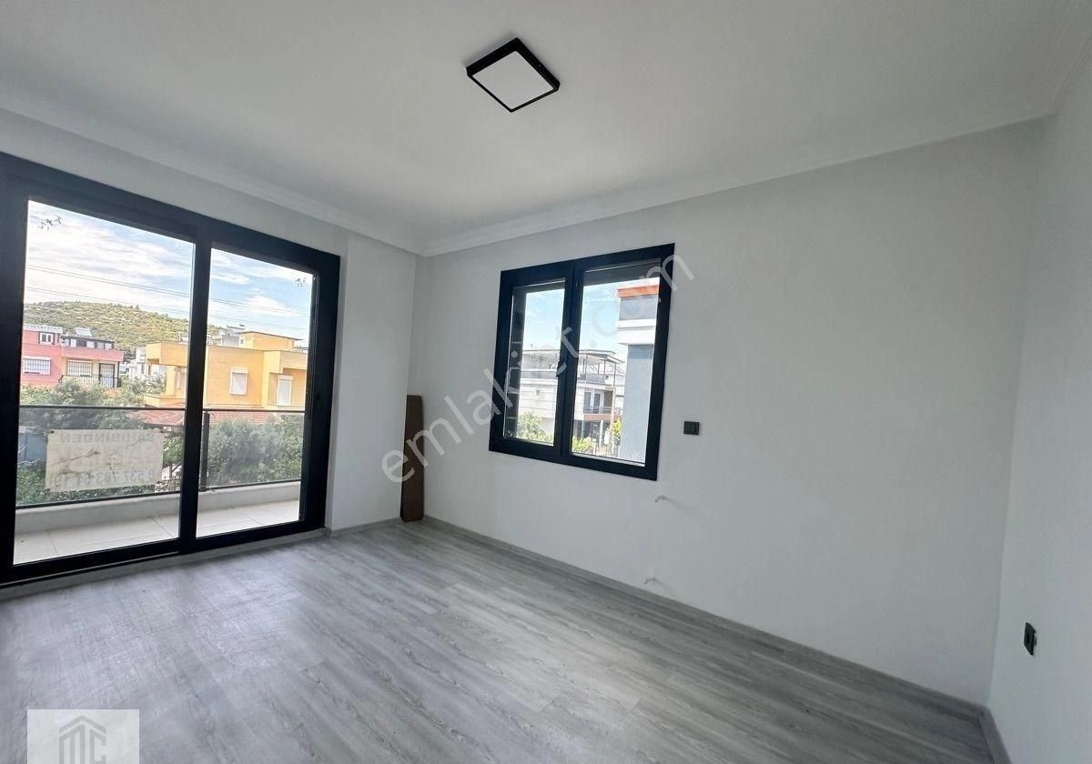 Seferihisar Doğanbey Cumhuriyette 3+1 Büyük Bahçeli Gebiş Odalı Villa - Görsel 3