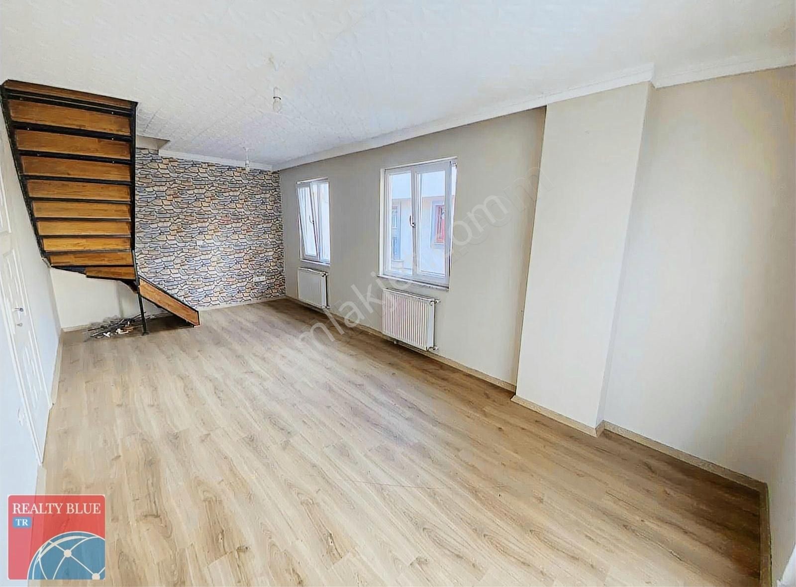 Sultanbeyli Mimarsinan Mah Satılık Üst Dublex Daire