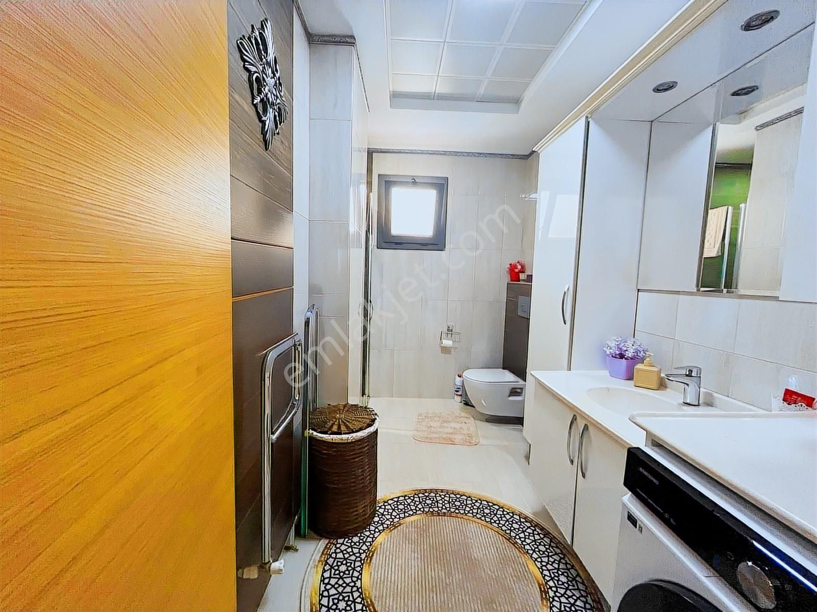 Bornova İnönü 'de 165m² Geniş Daire