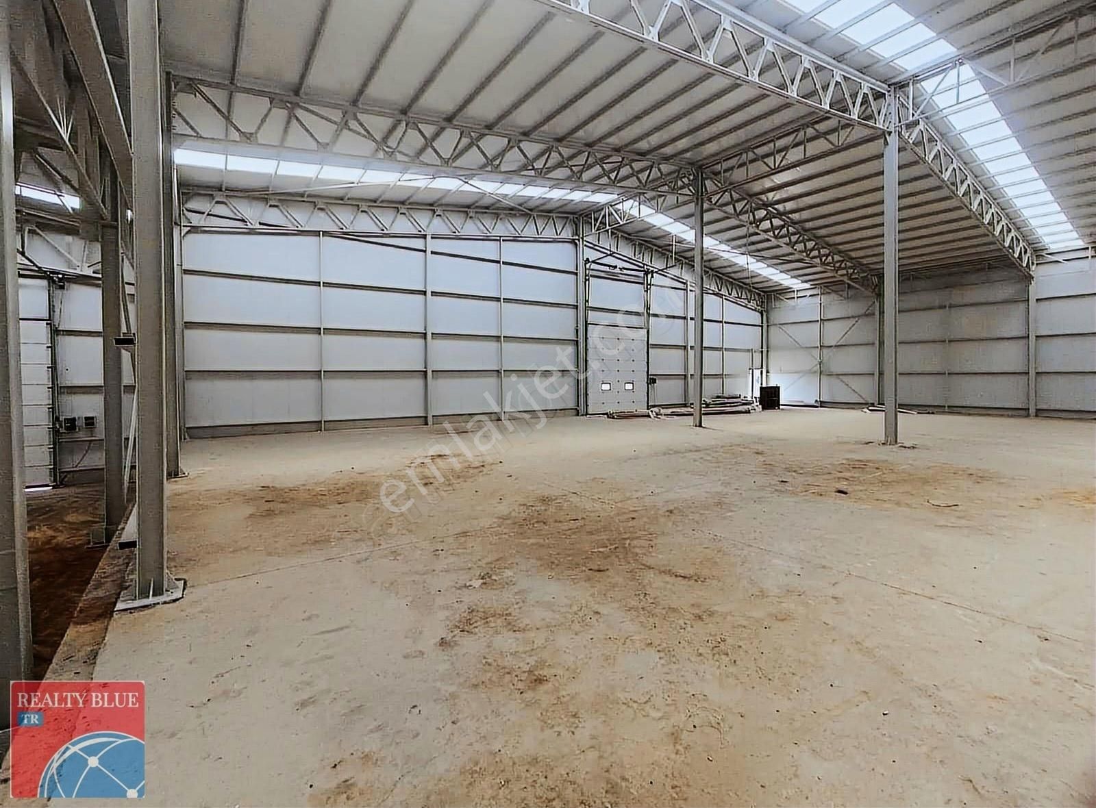 Uğur Demirhas'dan Kiralık 825 M2 Rampalı İş Yeri