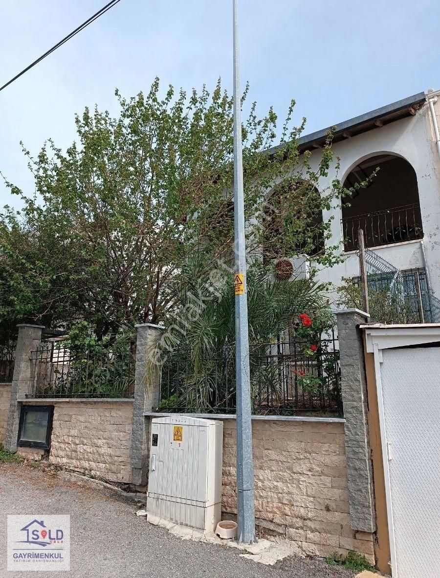 Urla Kalabak'ta Satılık 4+1 Müstakil Villa
