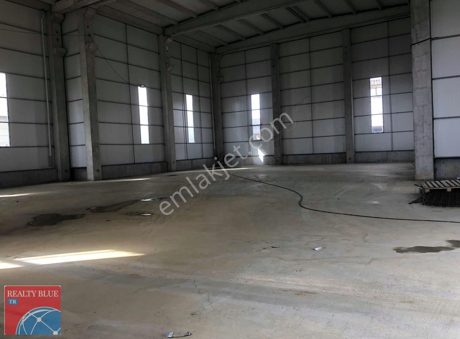 Sultanbeyli 'de Kiralık Mastafsız Depo