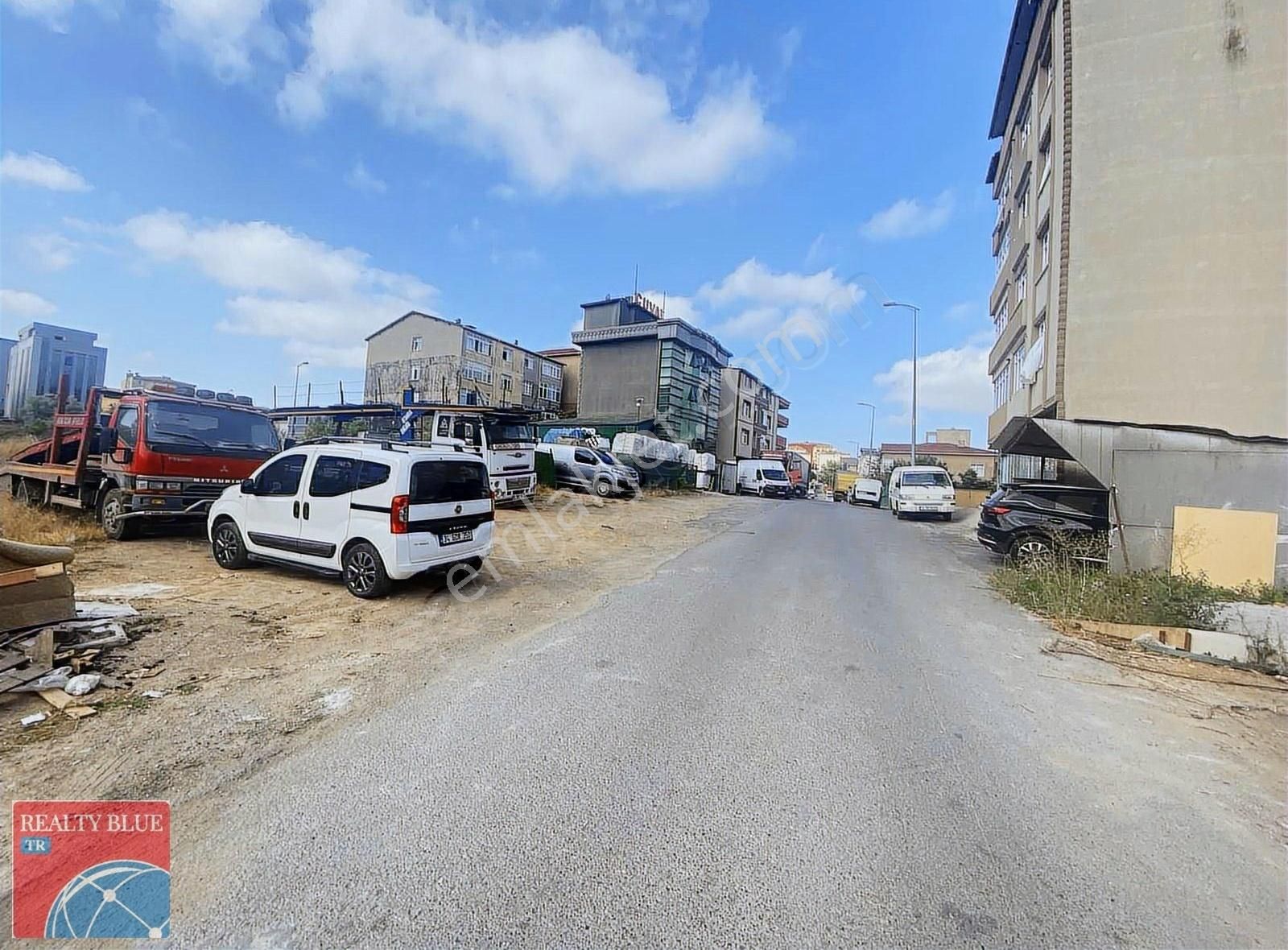 Ataşehir Ferhatpaşa Satılık 351 M2 Arsa Üretim Depolamaya Uygun