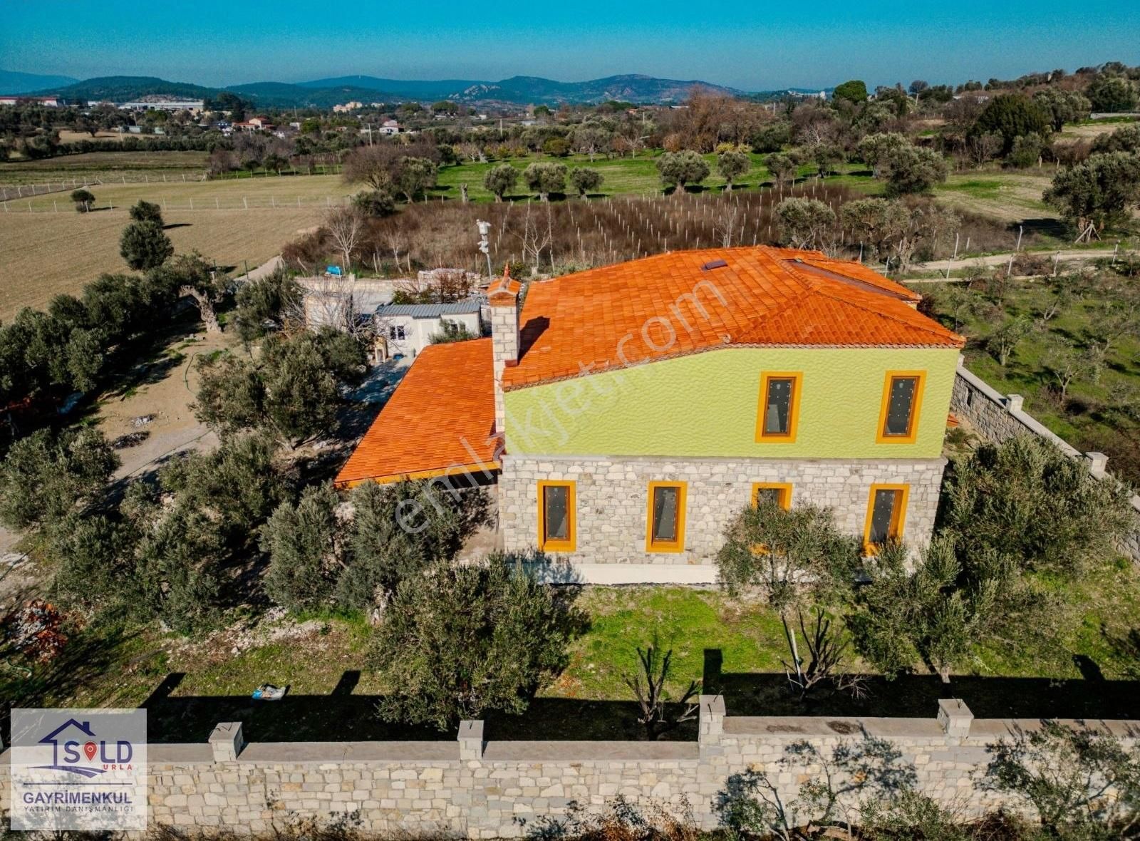 Urla İtokent Yakını 2.250 M2 Arsa Tam Müstakil Kiralık Villa