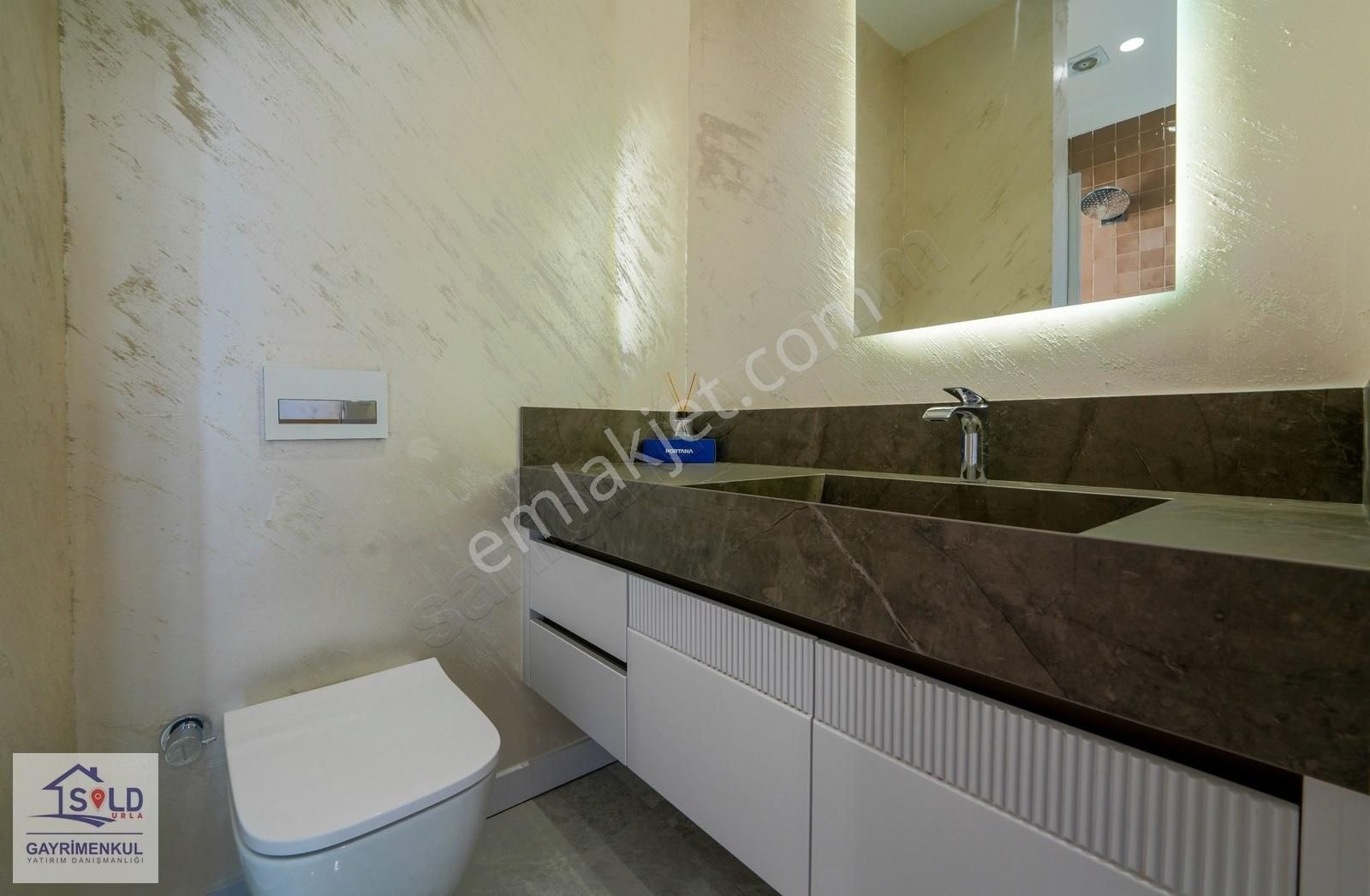 Urla'da Yatay Mimari Satılık 4+1 Tam Müstakil Havuzlu Villa - Görsel 24