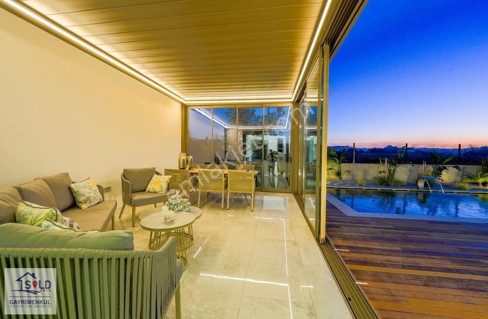 Urla'da Yatay Mimari Satılık 4+1 Tam Müstakil Havuzlu Villa - Görsel 14