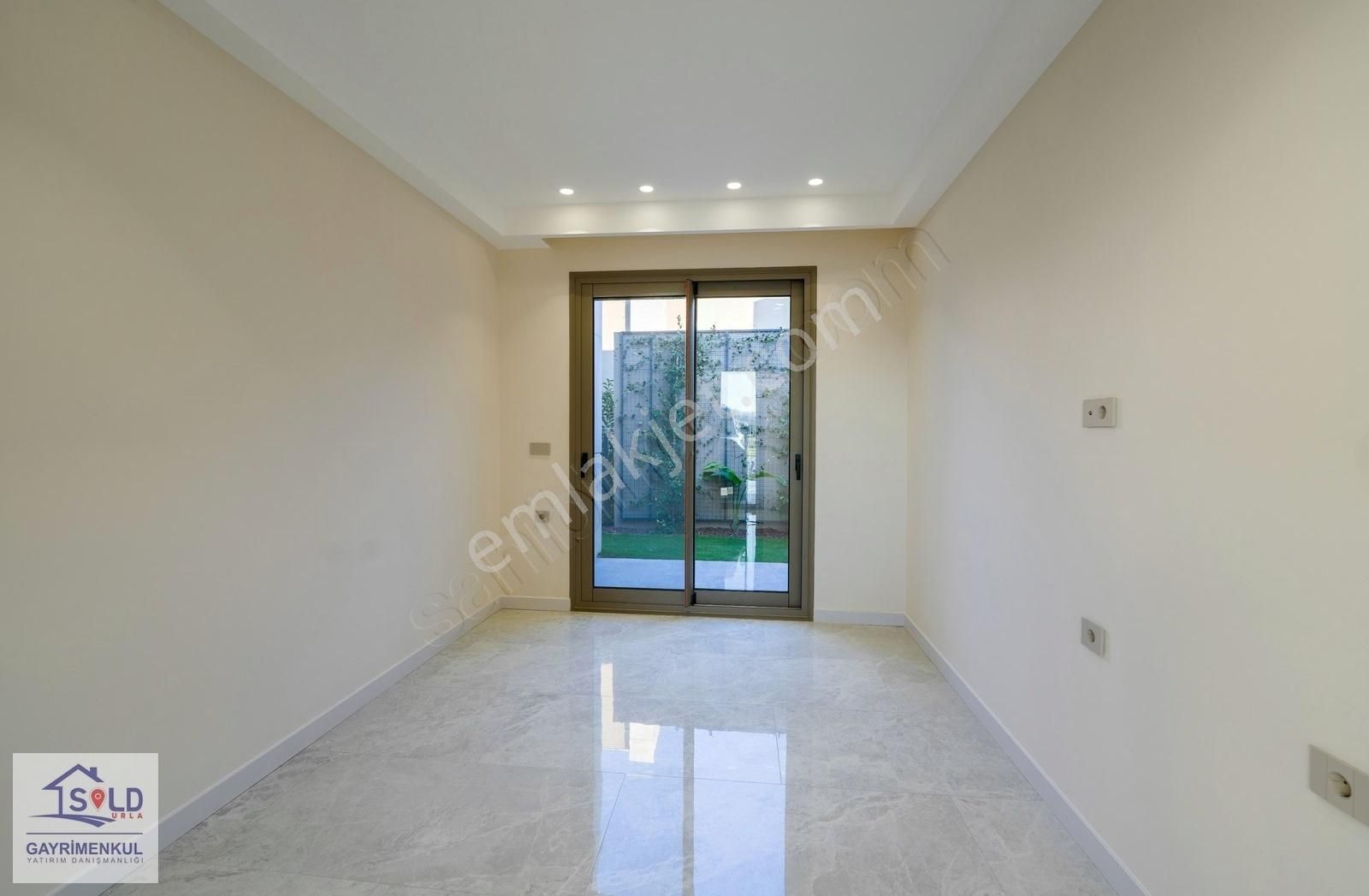 Urla'da Yatay Mimari Satılık 4+1 Tam Müstakil Havuzlu Villa - Görsel 3