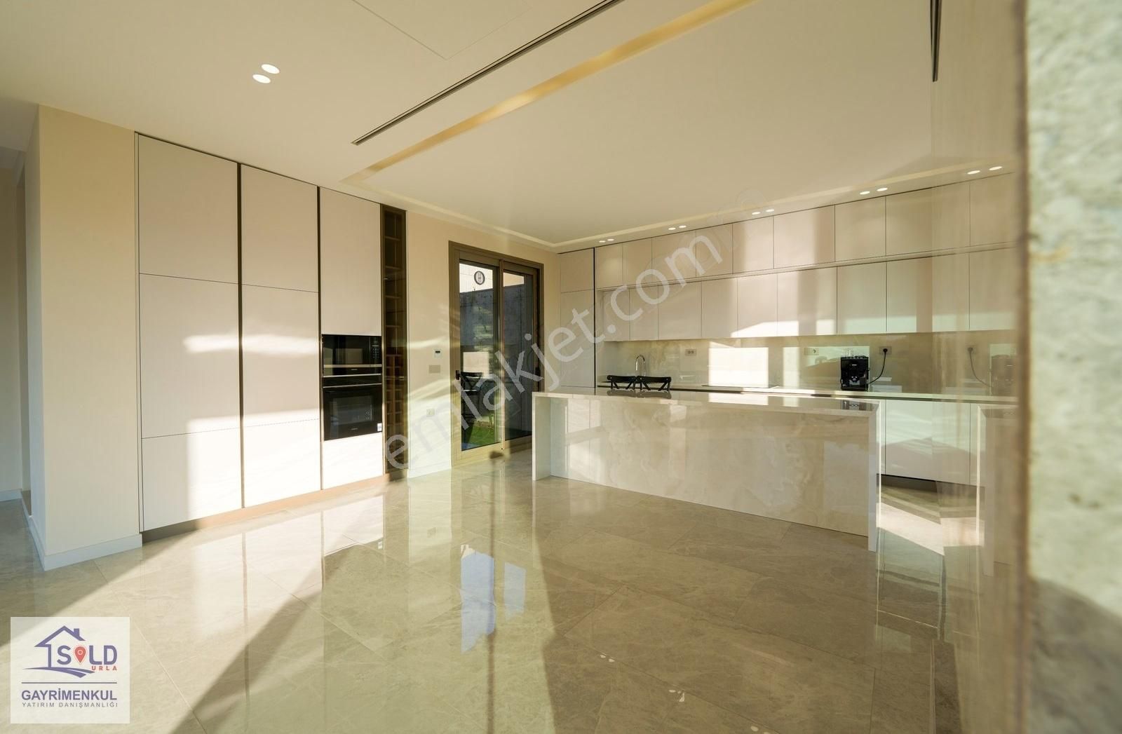 Urla'da Yatay Mimari Satılık 4+1 Tam Müstakil Havuzlu Villa - Görsel 20