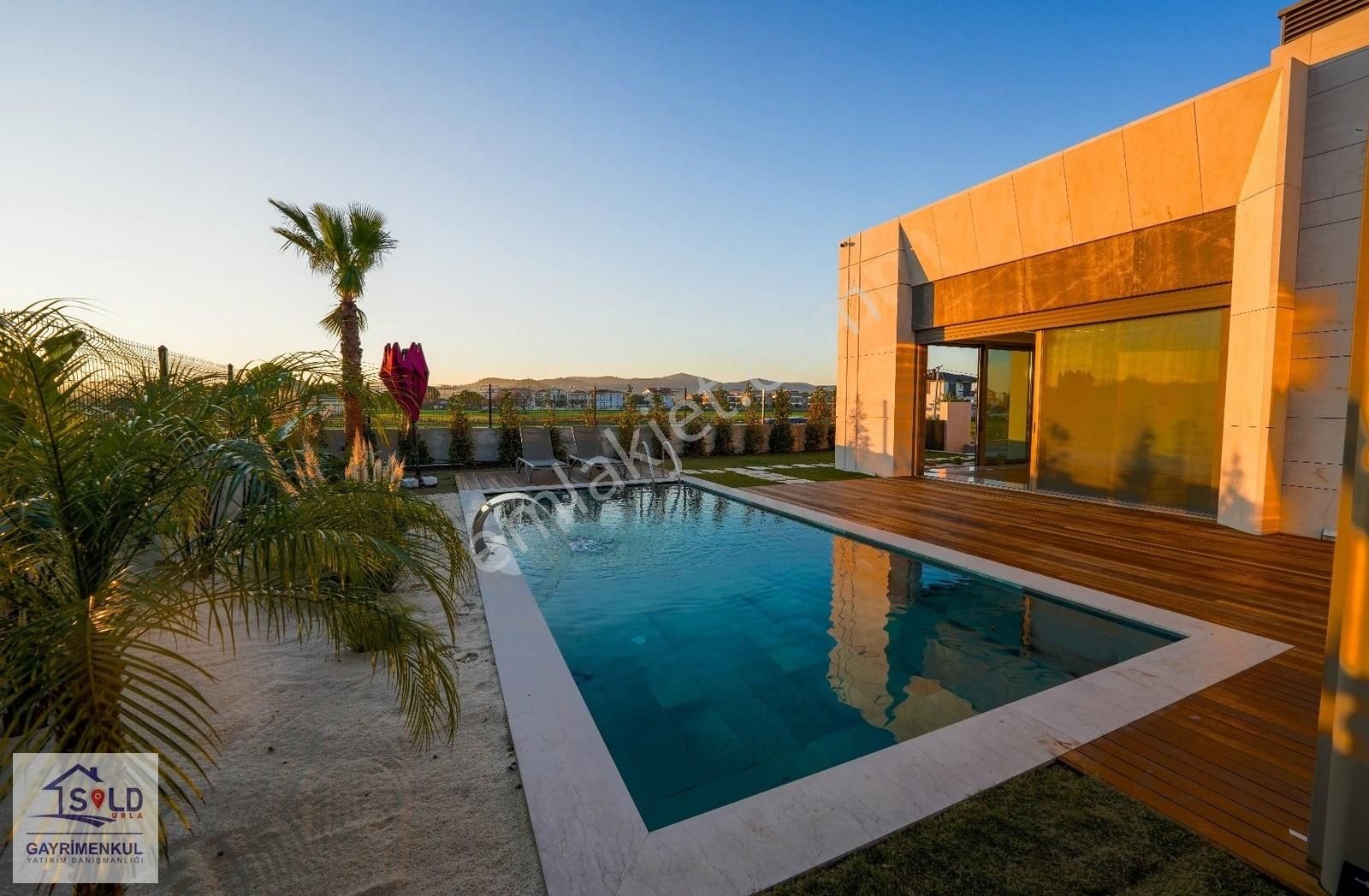 Urla'da Yatay Mimari Satılık 4+1 Tam Müstakil Havuzlu Villa - Görsel 32