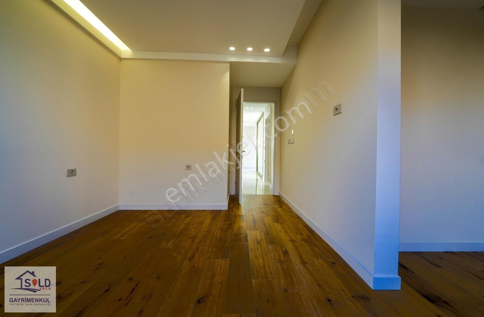 Urla'da Yatay Mimari Satılık 4+1 Tam Müstakil Havuzlu Villa - Görsel 17