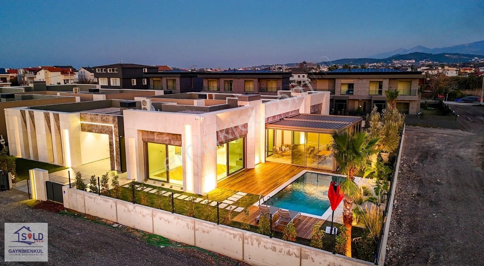 Urla'da Yatay Mimari Satılık 4+1 Tam Müstakil Havuzlu Villa - Görsel 21