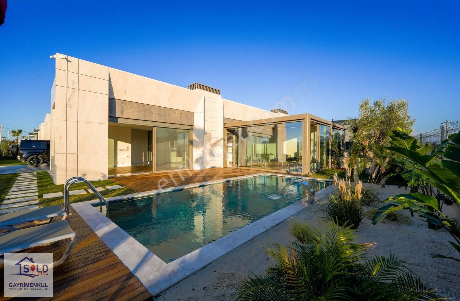 Urla'da Yatay Mimari Satılık 4+1 Tam Müstakil Havuzlu Villa - Görsel 11