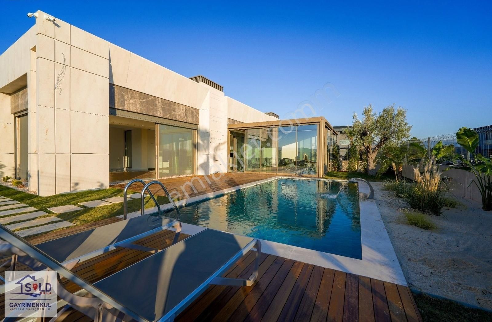 Urla'da Yatay Mimari Satılık 4+1 Tam Müstakil Havuzlu Villa - Görsel 23