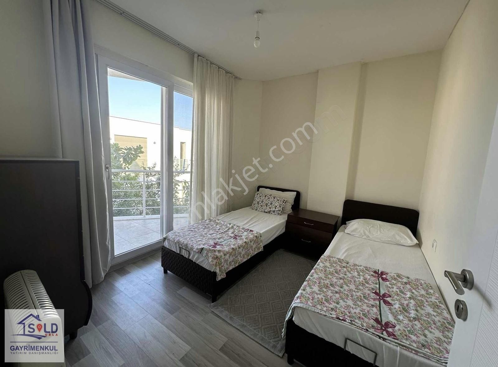Urla Atatürk Mahallesi 3+1 Eşyalı Kiralık Daire