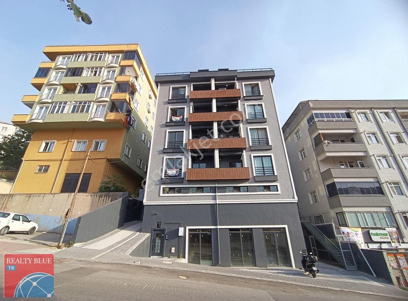 D100' E Yürüme Mesafesinde Satılık 4+1 Daire Ve Dükkân Hissesi