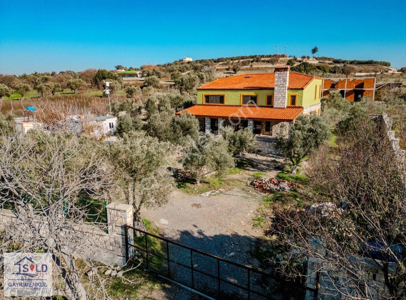 Urla Merkez De İtokent Yakını 2250 M2 Arsa Tam Müstakil Villa