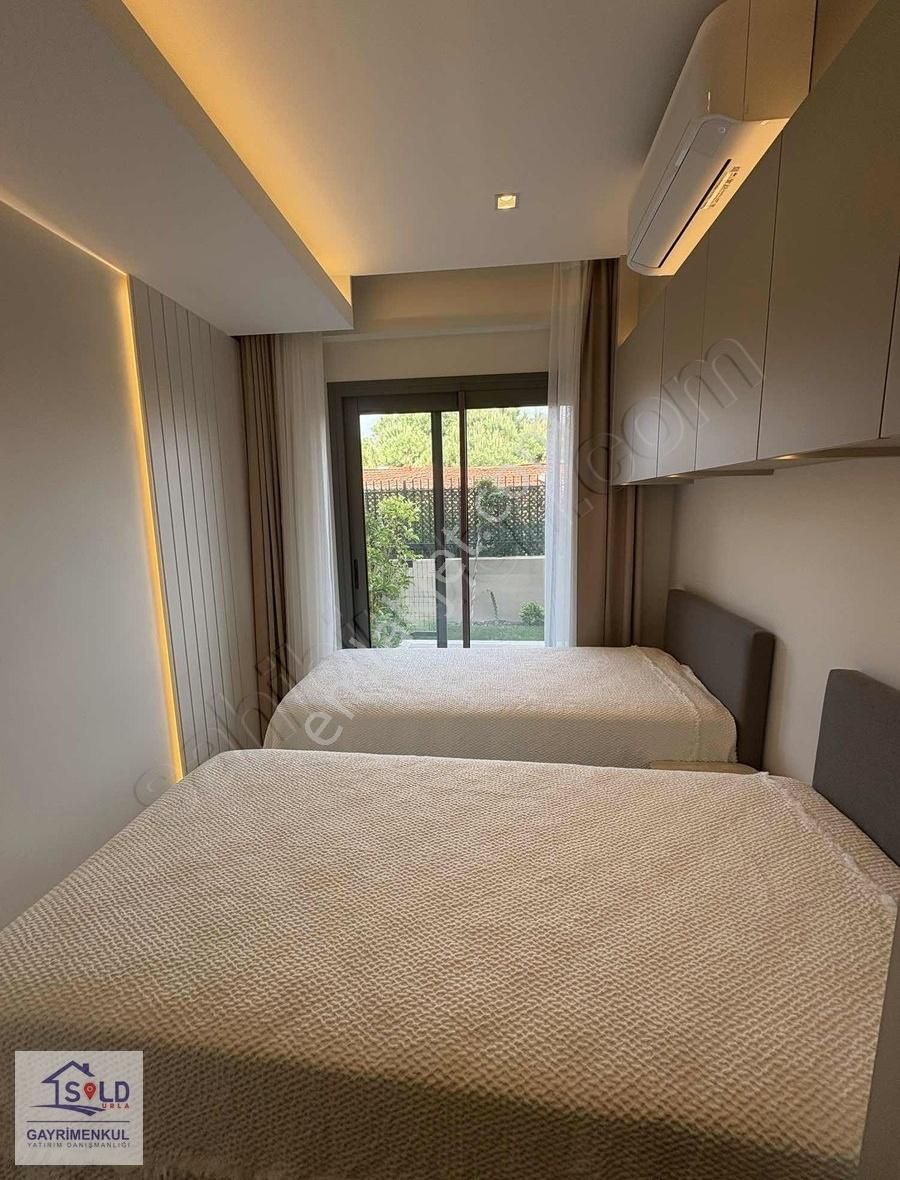Çeşmealtı'nda Deniz Manzaralı Bahçeli Eşyalı Kiralık 2+1 Daire