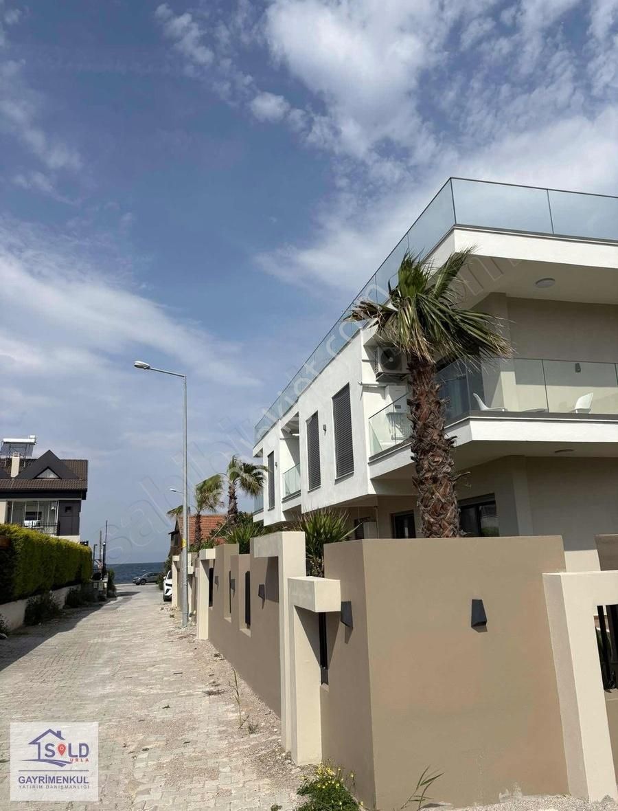 Çeşmealtında Deniz Manzara Veya Bahçeli Eşyalı Kiralık 1+1 Daire