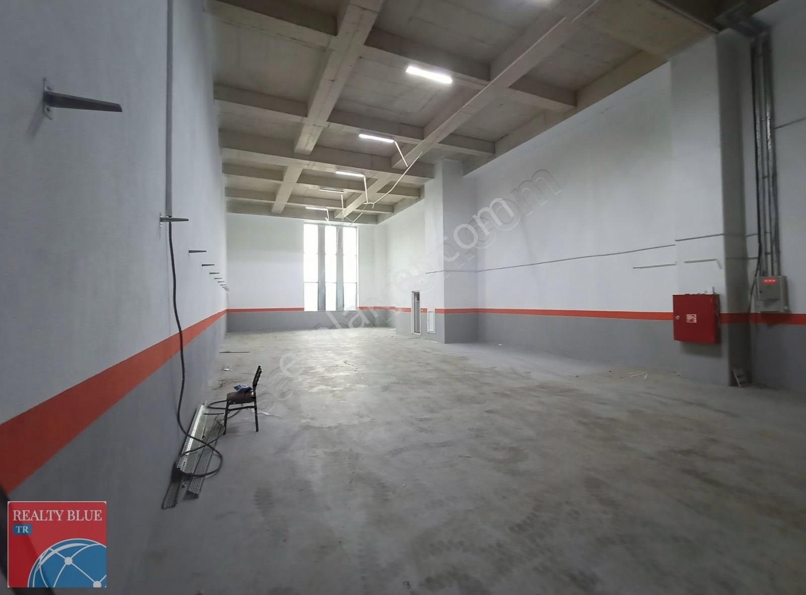 İstimde 300 M2 Kiralik Depo Fabrika İmalathane