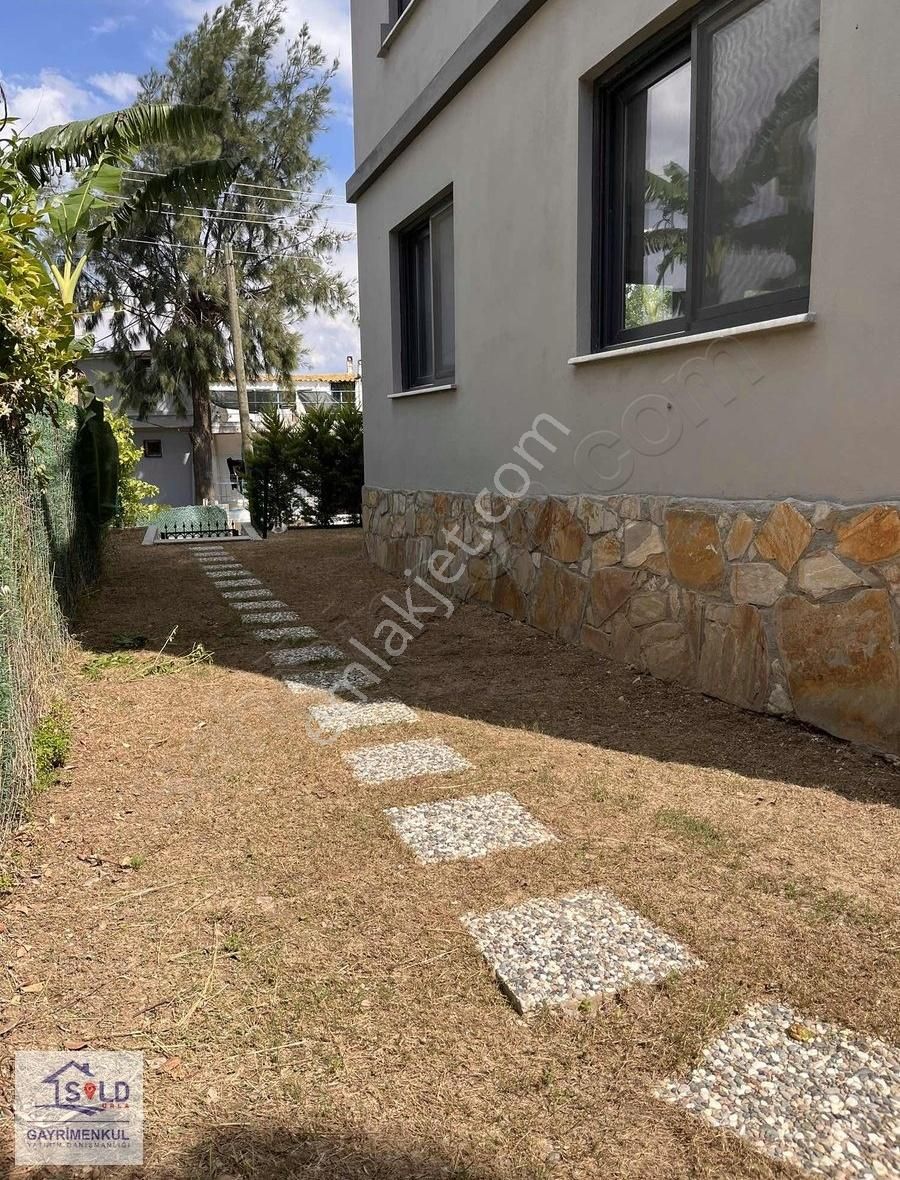 Urla Merkez Rüstem Mahallesinde Satılık4+1 Villa