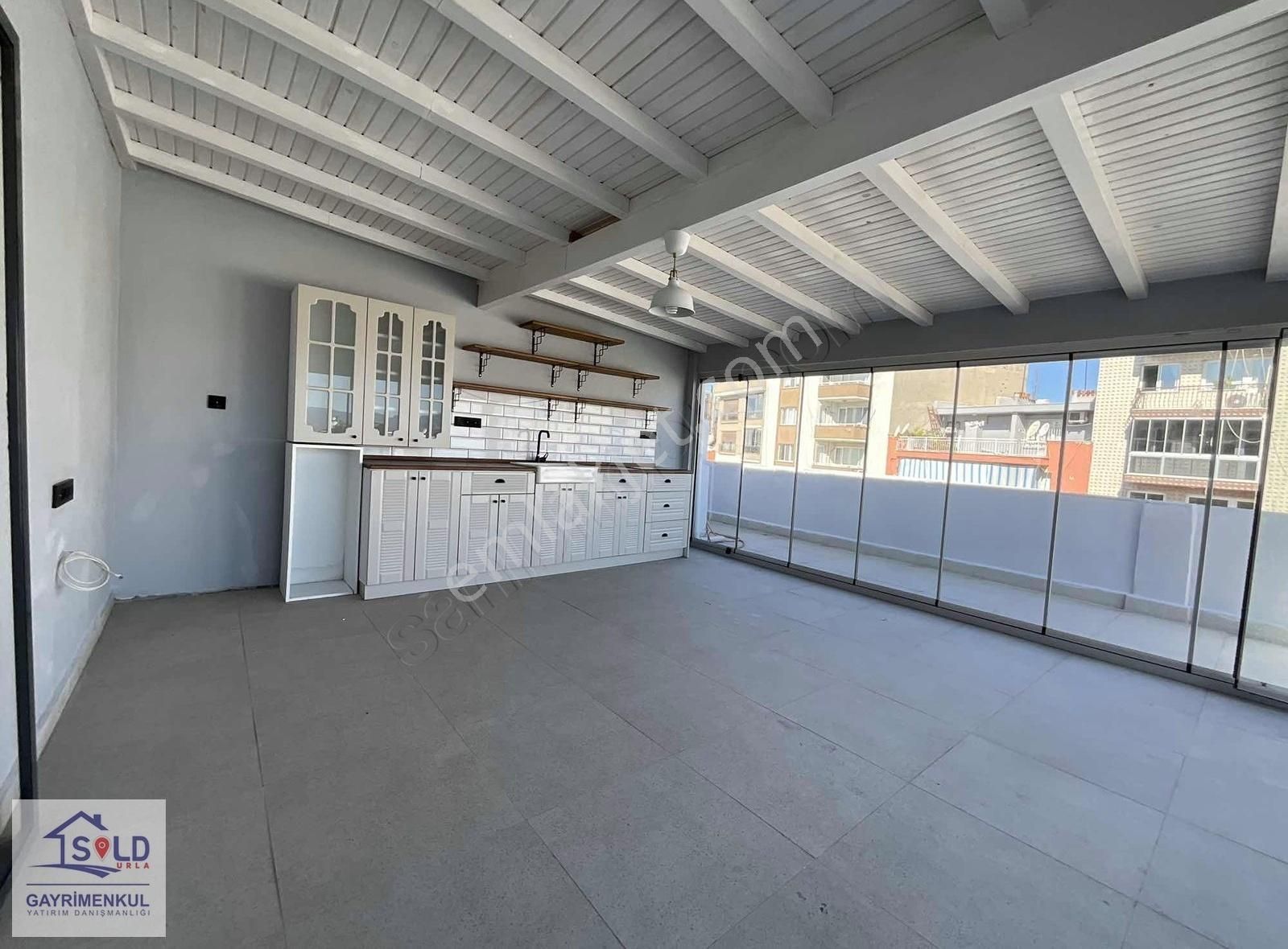 Saim Çıkrıkçı Cad Üzeri 4+1 Çatı Dubleksi Teraslı Satılık Daire