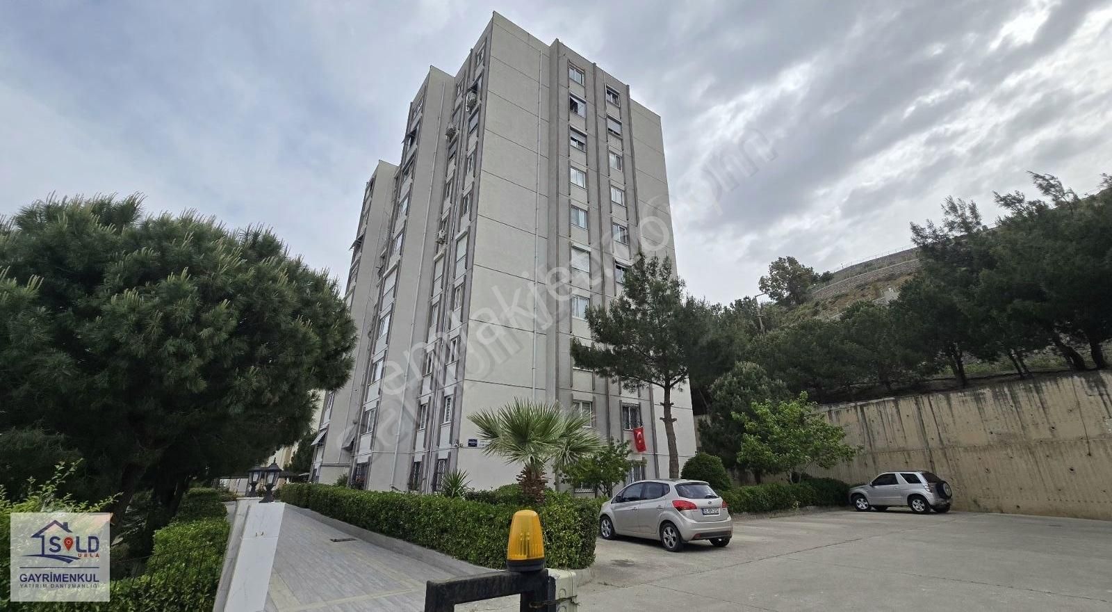 Narlıdere Narbel Sitesinde Deniz Manzaralı 3+1 Satılık Daire