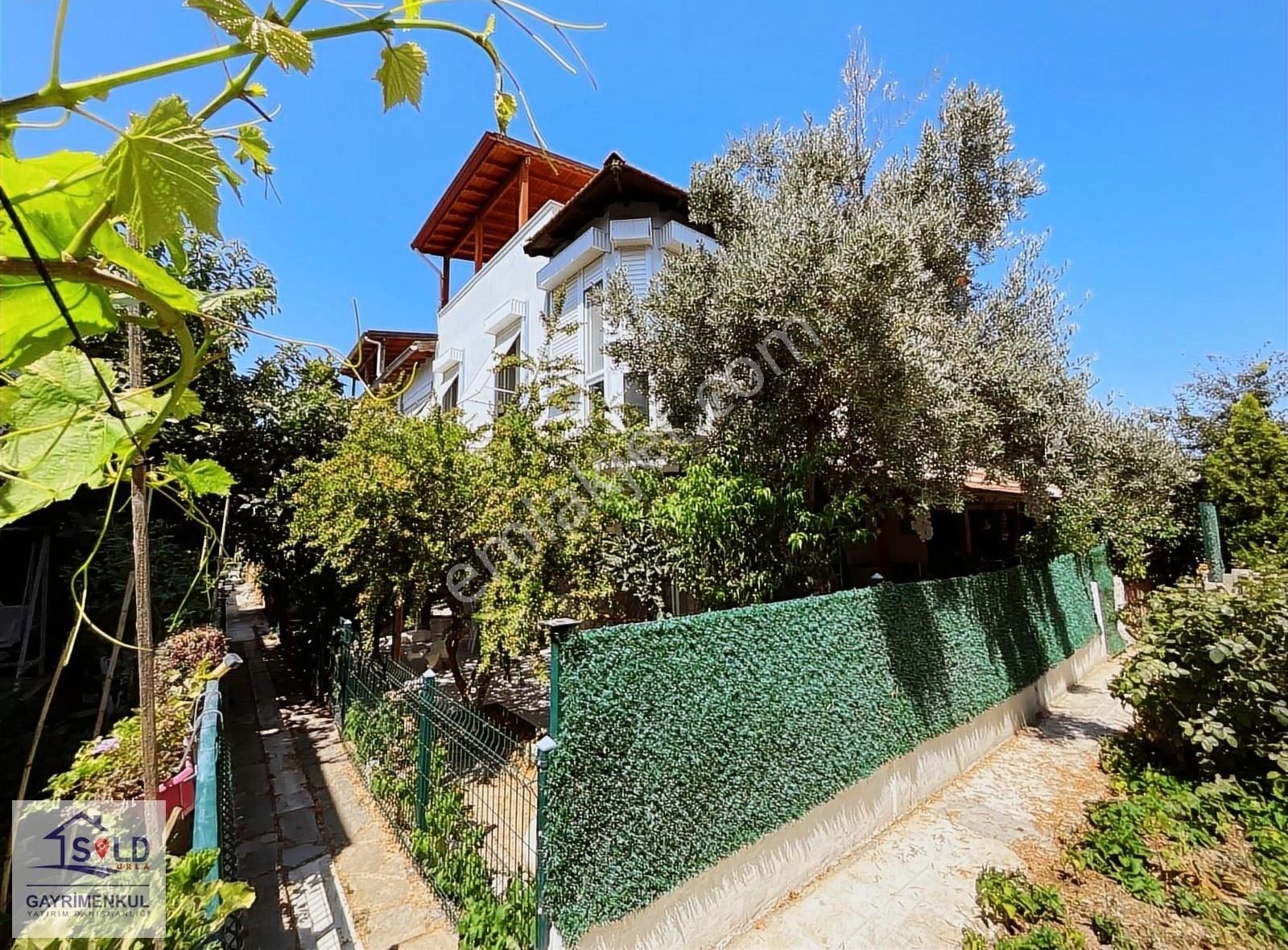 Urla, Zeytinalanı, Çamlıçay' Da 4+1 Tripleks Villa