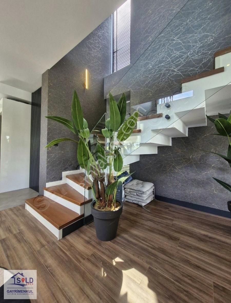 Urla Atatürk Mahallesi'nde Havuzlu Tam Müstakil Satılık Villa - Görsel 17