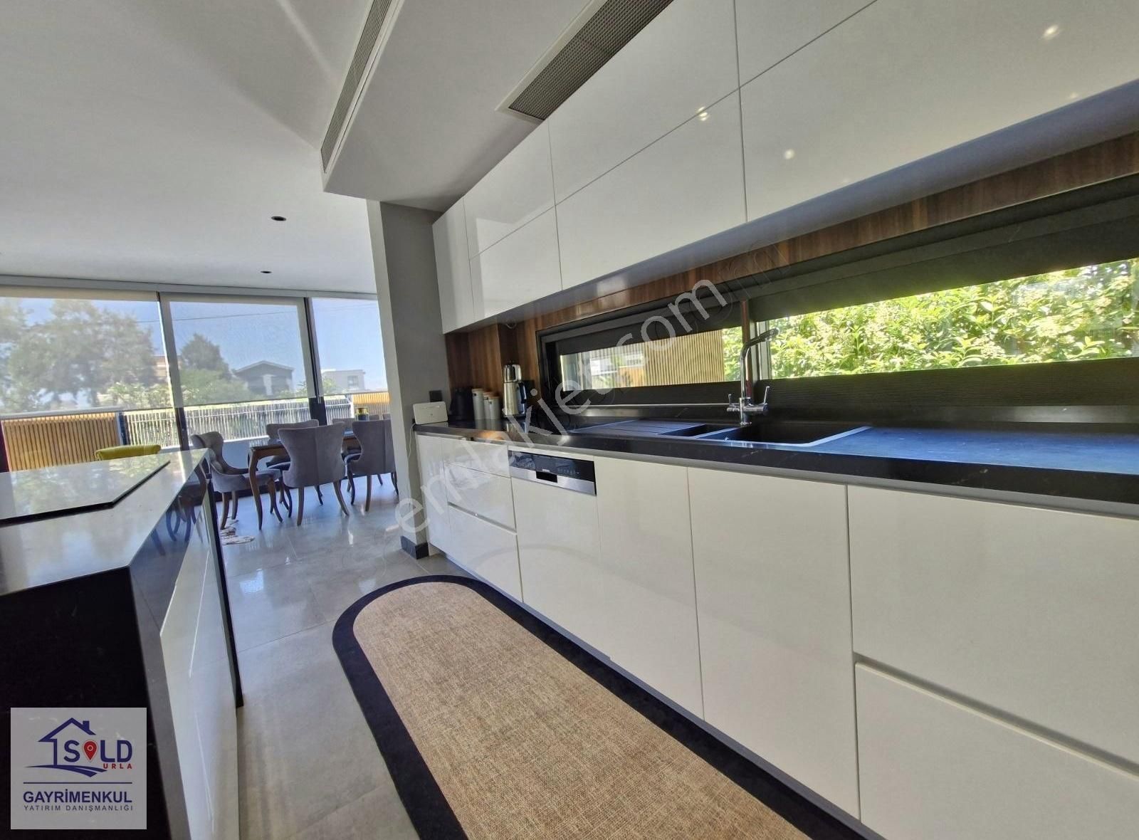 Urla Atatürk Mahallesi'nde Havuzlu Tam Müstakil Satılık Villa - Görsel 12