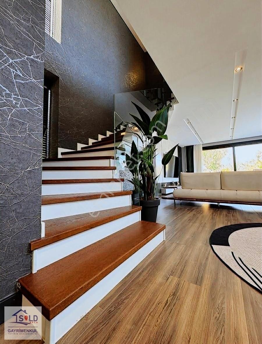 Urla Atatürk Mahallesi'nde Havuzlu Tam Müstakil Satılık Villa - Görsel 7