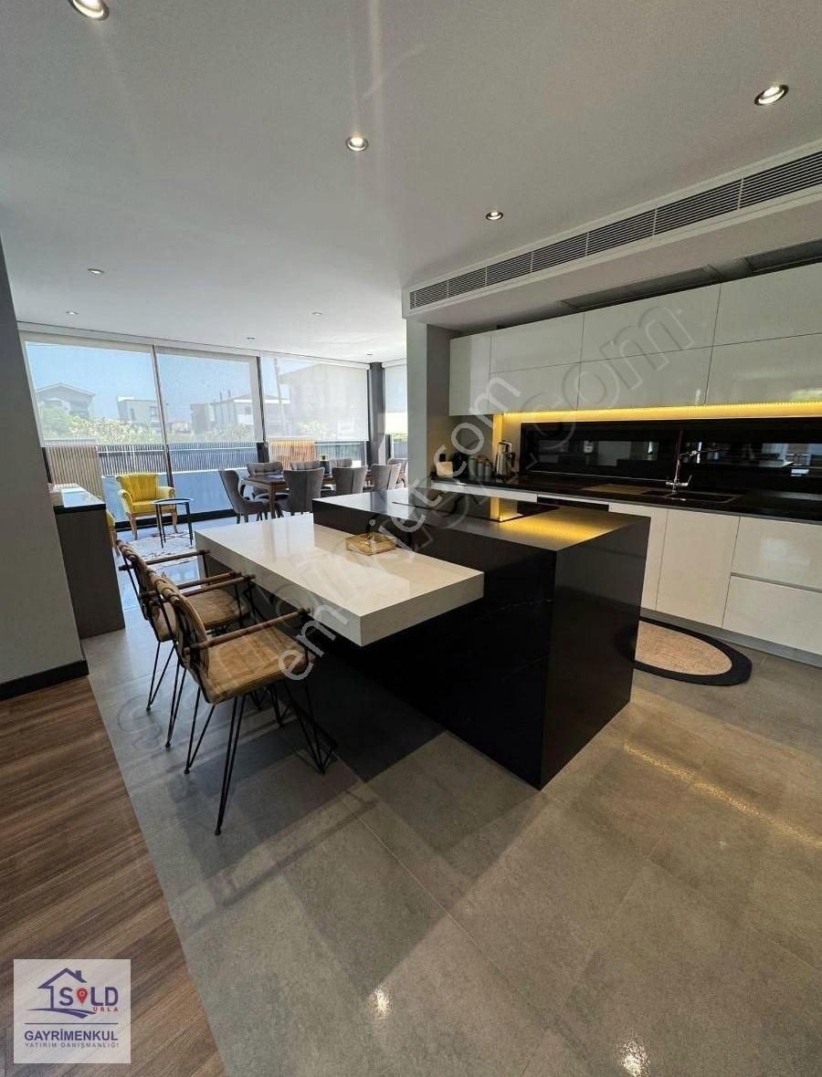 Urla Atatürk Mahallesi'nde Havuzlu Tam Müstakil Satılık Villa - Görsel 24