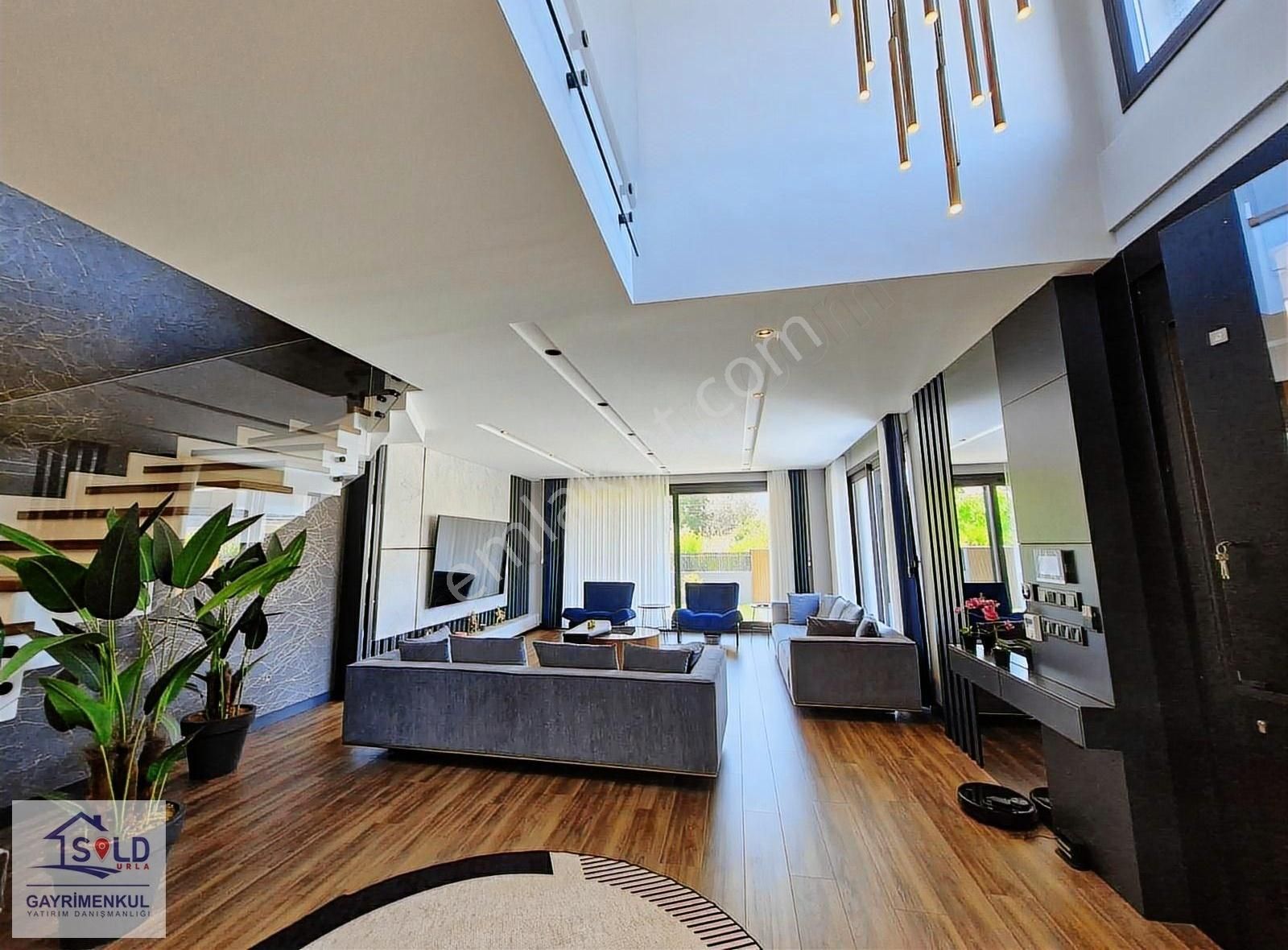 Urla Atatürk Mahallesi'nde Havuzlu Tam Müstakil Satılık Villa - Görsel 15