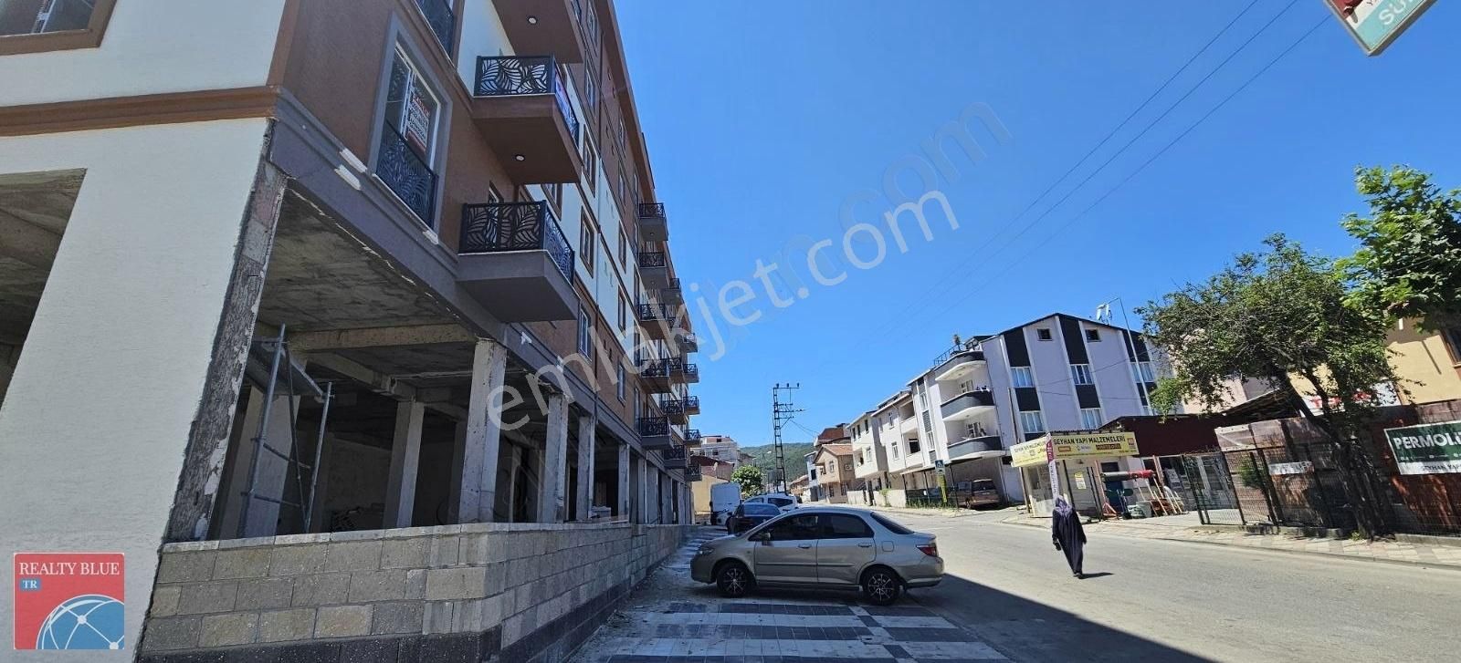 Sultanbeyli Yavuz Selim Mah. 3+1 Arakat Satılık Daire