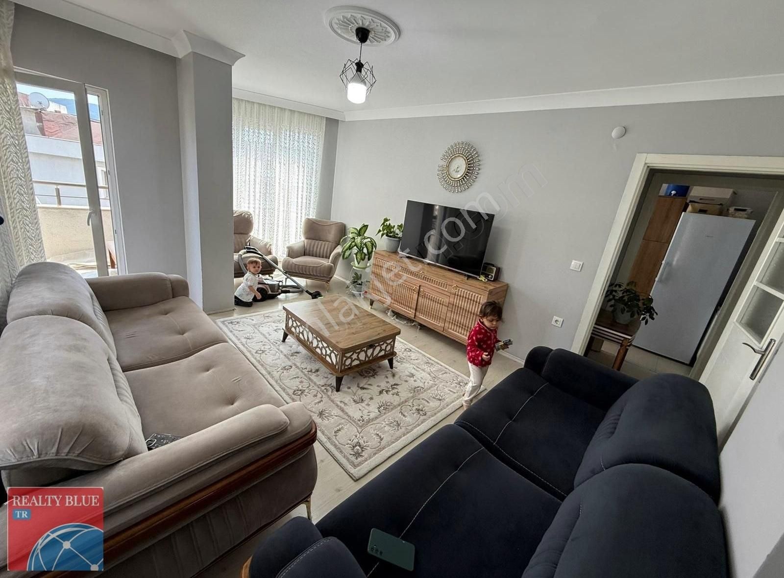 Adil Mh 2+1 4.kat Cadde Üzeri Daire
