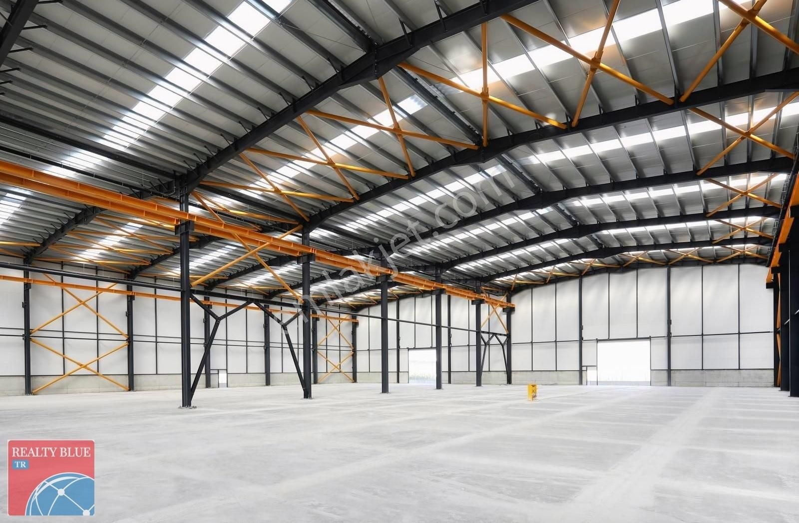 Sancaktepe De 3000 M2 Yükseklik 10 M Vinç Yollu Kw Enerjili Depo