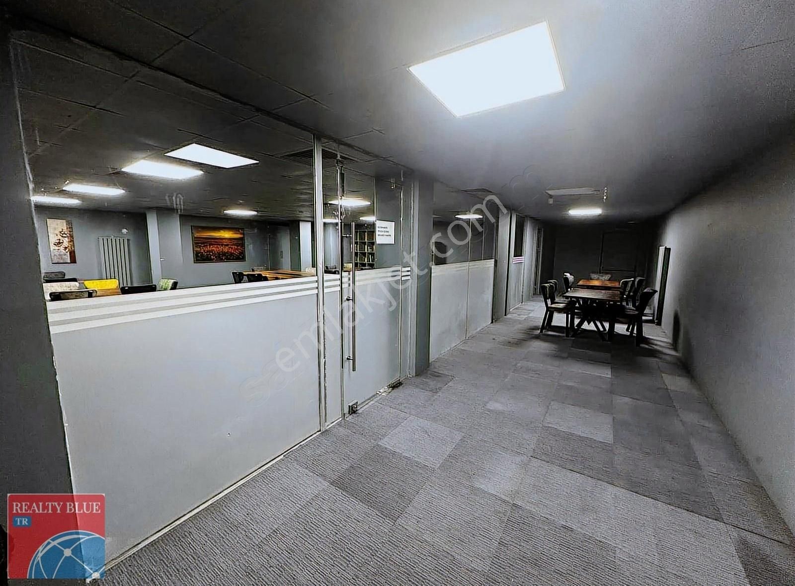 Gül Demirel'den Altunizade De 2.500m2 Satılık Komple Plaza