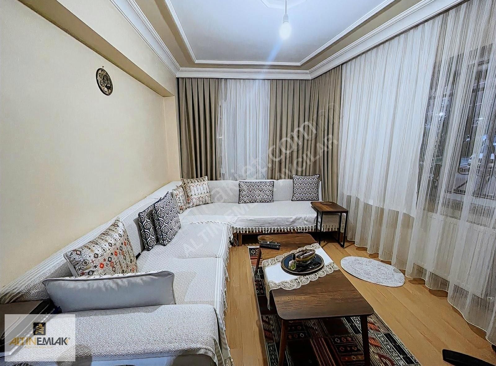 Bahçelievler Siyavuşpaşa Mah. Parkın Hemen Yanında Satılık 2+1