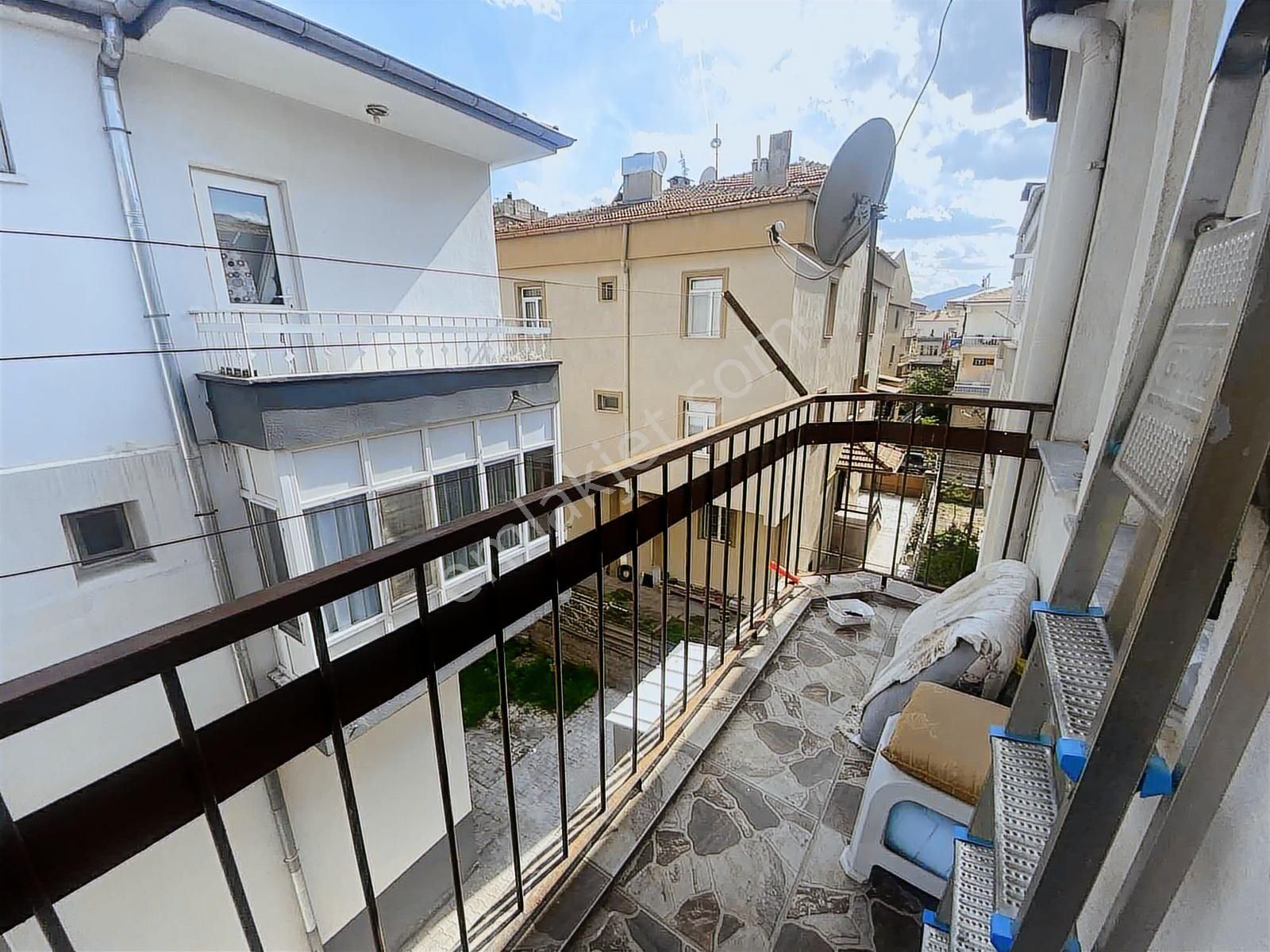 Mevlana Mahallesinde Kombili 2+1 Satılık Daire - Görsel 5