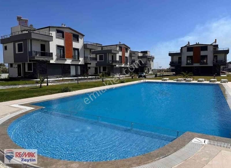 Dıkılı Salıhler Mahallesınde Satılık Sıte Içı Vılla