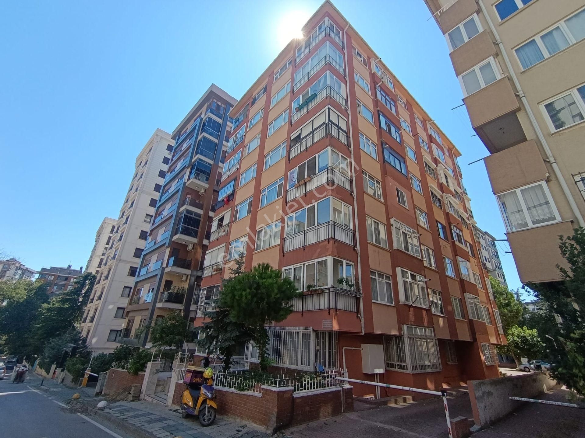 Oben'den Merdivenköy'de İçi Tamamen Yenilenmiş 2+1 70 M² Net